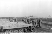 Bundesarchiv_Bild_101I-297-1740-06A,_Frankreich,_SS-Division__Hitlerjugend_,_Rundstedt3.jpg