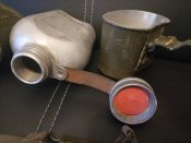 Оригинальный котелок с флягой армии Германии.