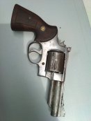 Револьвер похож на Смит-Вессон Ммг, Схп. (Smith & WESSON)