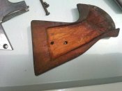 Револьвер похож на Смит-Вессон Ммг, Схп. (Smith & WESSON)