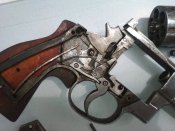 Револьвер похож на Смит-Вессон Ммг, Схп. (Smith & WESSON)
