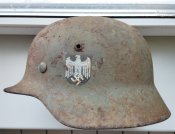 Каска Вермахта М35/62. В сохране с родной декалью.