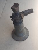 Домкрат винтовой для легковой машины.
