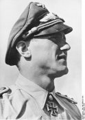 Bundesarchiv_Bild_146-1990-021-10A,_G%C3%BCnther_Rall.jpg