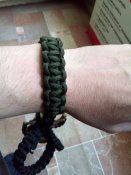 Изделия из паракорда: спасательные браслеты, темляки, брелоки, шнурки на ботинки.
