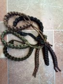 Изделия из паракорда: спасательные браслеты, темляки, брелоки, шнурки на ботинки.