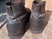Едельвейс (Швейцарія)-військові черевики з шипами та триконями