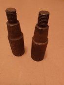 2  банника для чистки орудия .