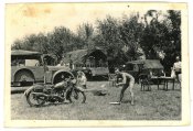 Soldaten der s.Art.Abt.733 am Chateau La Loge in Saint-Georges-sur-Loire, westlich Angers, 1940.jpg