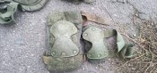 Лот разных орковских наколенников, налокотников, подсумков и др.