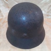 Німецька каска М40 SE66, iз залишками декаді, добротний стан.