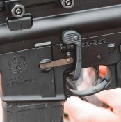 Важіль управління затворною затримкою Magpul B. A. D. Lever