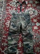 штаны на подтяжках расцветка вудланд . 48р.