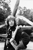 Пилот истребитель авиации КБФ Алпатов 1944год у своего зубастого друга.jpeg