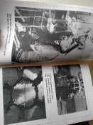 Между прошлым и будущим. Генерал В.Раевский - первый командующий ВДВ Украины. Автограф автора.