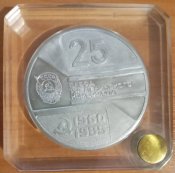 СССР Настольная медаль 25 лет заводу им....