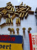 2 упаковки и гильзы мелкокалиберных патронов .