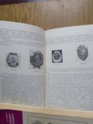 2 книги про значки , гербы и эмблемы . 1974 и 1977 года .