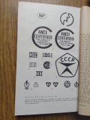 2 книги про значки , гербы и эмблемы . 1974 и 1977 года .