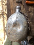 Фляга Вермахту і короб до кулемета Максим