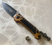 Намистина (бусина) "Лапка Microtech Gold" для плетіння темляків з паракорду