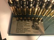 Стенд из гильз пулемета Браунинг