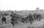 Bundesarchiv_Bild_101I-078-3086-31,_Russland,_Infanterie_auf_dem_Marsch.jpg