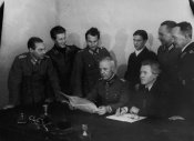 Bundesarchiv_Bild_183-P0926-309,_Sowjetunion,_Sitzung_des_NKFD.jpg