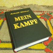 "Книга Адольфа Гітлера "Mein Kampf".