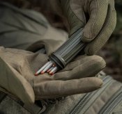 Сірники штормові у герметичному M-Tac контейнері.