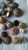 Гудзики різних епох копані