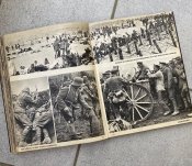Книга-альбом «Eine ganze Welt gegen uns» 1936 року