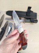 Лот різних ножів.