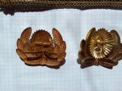 2 разные кокарды и 2 плетенки с офицерских фуражек .