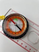 Компас пластиковий туристичний рідинний прозорий стрілковий