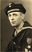 Моряк кригсмарине с нарукавным наградным щитом "За Крым".