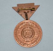 Нагрудный знак резервиста Национальной Народной Армии ГДР «в бронзе», 3 степени, образца 1968 года.
