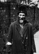 250px-Old_Jew_in_Warsaw_Ghetto.jpg