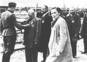 Selektion auf der Rampe in Auschwitz.JPG