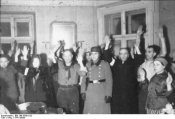 Bundesarchiv_Bild_146-2005-0122,_RumГ¤nien,_Festnahme_von_Juden.jpg