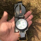 Військовий рідинний компас у металевому корпусі