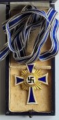 Материнський хрест в золоті з коробкою