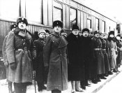 Сикорский во время визита в СССР.Рядом стоят Андерс и Вышинский..jpg