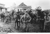 Bundesarchiv_Bild_183-B27180%2C_Russland%2C_italienische_Soldaten_mit_Mauleseln.jpg