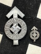 Знак за достижения в серебре. Г.Ю. с миниатюрой