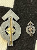 Знак за достижения в серебре. Г.Ю. с миниатюрой