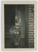 Junge in Uniform der Vater.jpg
