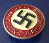 Членский знак NSDAP. Клеймо "RZM M1/120".