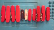 Одним лотом Mikov, Wenger, Victorinox з дефектами.