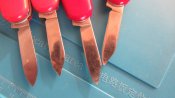 Одним лотом Mikov, Wenger, Victorinox з дефектами.
